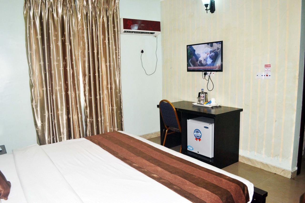 Grand Capital Hotel Akure Extérieur photo